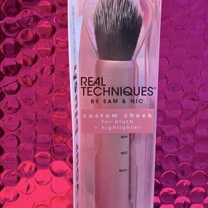 Cheek Brush (FREE w/ $17 purchase)